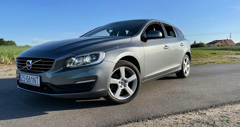 zachodniopomorskie Volvo V60 cena 61999 przebieg: 190542, rok produkcji 2017 z Szczecin